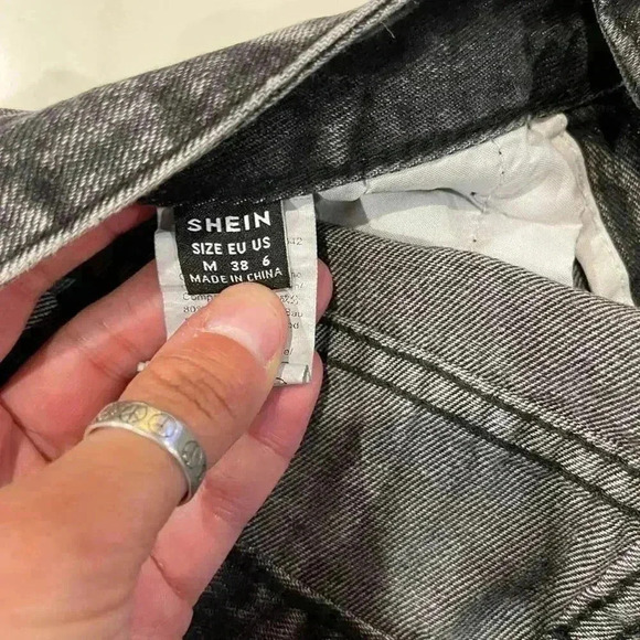 Shein Shorts Women's Size 6 Faded Weathered Black Denim High-Rise Rolled Cuffs - Picture 5 of 6